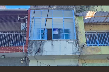 Casa à venda com 120m², 2 quartos e sem vagaFachada casa com placa
