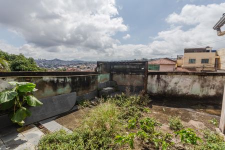Casa à venda com 359m², 3 quartos e 3 vagas Casa à venda com 359m², 3 quartos e 3 vagasQuintal da Casa de Fundos