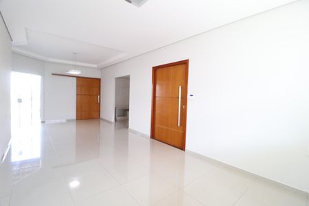 Casa para alugar com 200m², 3 quartos e 3 vagasSala