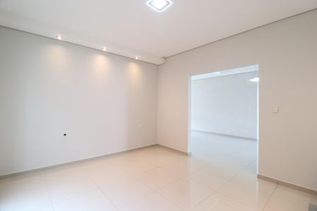 Casa para alugar com 200m², 3 quartos e 3 vagasSala de TV