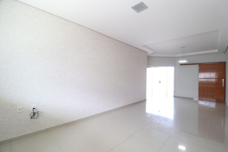 Casa para alugar com 200m², 3 quartos e 3 vagasSala