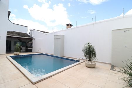 Casa para alugar com 200m², 3 quartos e 3 vagasPiscina