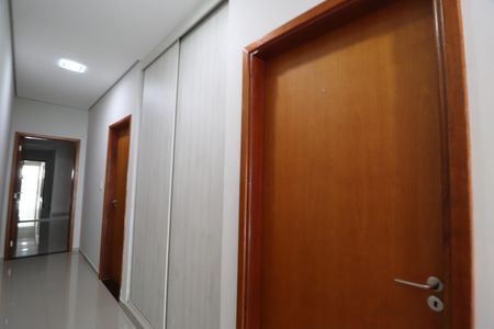Casa para alugar com 200m², 3 quartos e 3 vagasCorredor - Armário