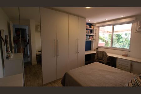 Casa de condomínio à venda com 777m², 5 quartos e 2 vagas