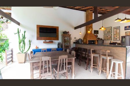 Casa de condomínio à venda com 777m², 5 quartos e 2 vagas