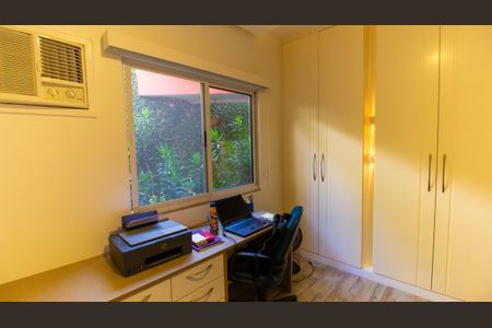 Casa de condomínio à venda com 777m², 5 quartos e 2 vagas