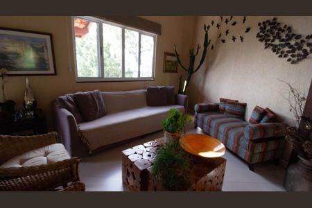 Casa de condomínio à venda com 777m², 5 quartos e 2 vagas