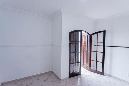 Quarto de casa para alugar com 1 quarto, 70m² em Vila Serralheiro, São Paulo