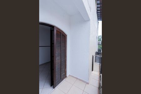 Varanda de casa para alugar com 1 quarto, 70m² em Vila Serralheiro, São Paulo