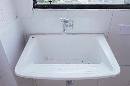 Sala, cozinha e área de serviço de casa para alugar com 1 quarto, 70m² em Vila Serralheiro, São Paulo