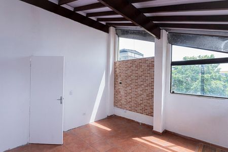 Quarto de casa para alugar com 1 quarto, 80m² em Vila Serralheiro, São Paulo