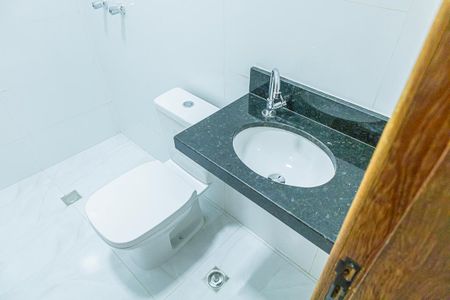 banheiro de kitnet/studio para alugar com 1 quarto, 25m² em Etelvina Carneiro, Belo Horizonte