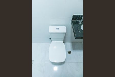 banheiro de kitnet/studio para alugar com 1 quarto, 25m² em Etelvina Carneiro, Belo Horizonte