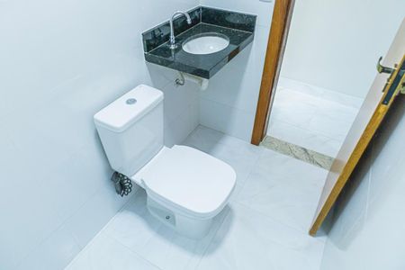 banheiro de kitnet/studio para alugar com 1 quarto, 25m² em Etelvina Carneiro, Belo Horizonte