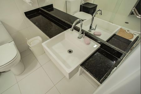 Banheiro de kitnet/studio à venda com 1 quarto, 28m² em Mirandópolis, São Paulo