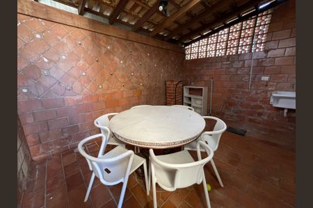 Casa de condomínio para alugar com 56m², 2 quartos e 2 vagasQuintal