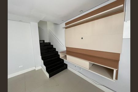 Casa de condomínio para alugar com 56m², 2 quartos e 2 vagasSala