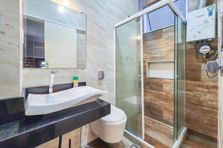 Banheiro de kitnet/studio para alugar com 1 quarto, 28m² em Santa Teresa, Rio de Janeiro