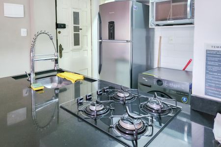 Cozinha de kitnet/studio para alugar com 1 quarto, 28m² em Santa Teresa, Rio de Janeiro