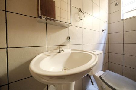 Banheiro de casa para alugar com 1 quarto, 26m² em Jardim Maringa, São Paulo