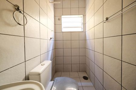 Banheiro de casa para alugar com 1 quarto, 26m² em Jardim Maringa, São Paulo