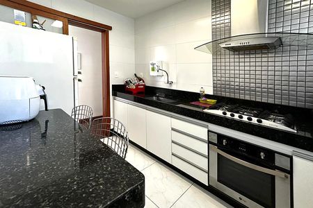 Apartamento à venda com 96m², 3 quartos e 2 vagas Apartamento à venda com 96m², 3 quartos e 2 vagasCozinha