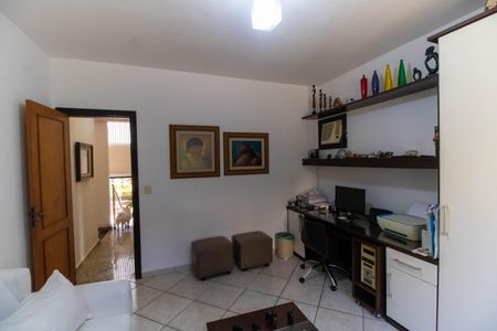 Casa à venda com 296m², 5 quartos e 3 vagasEscritório