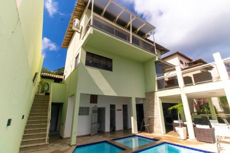 Casa à venda com 296m², 5 quartos e 3 vagasÁrea externa