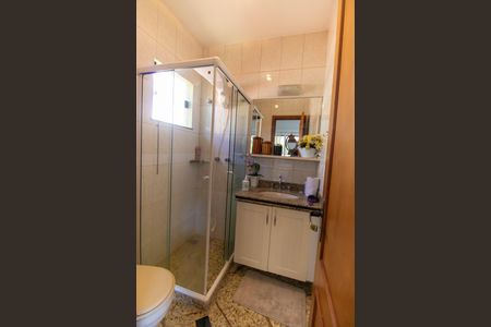 Casa à venda com 296m², 5 quartos e 3 vagasBanheiro da Suíte 2