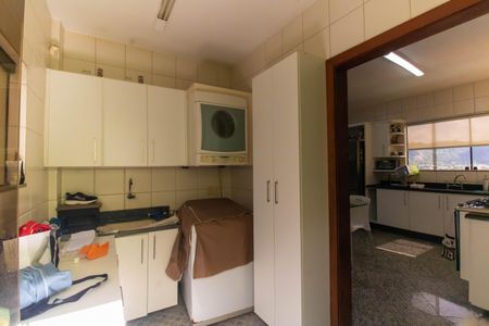 Casa à venda com 296m², 5 quartos e 3 vagasÁrea de Serviço
