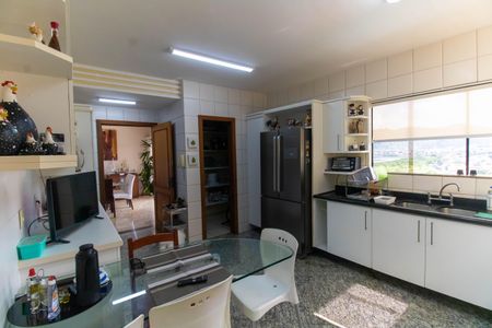 Casa à venda com 296m², 5 quartos e 3 vagasCozinha