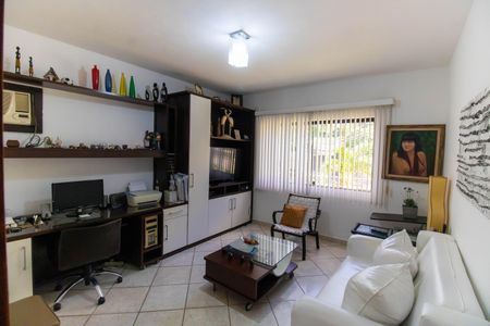 Casa à venda com 296m², 5 quartos e 3 vagasEscritório