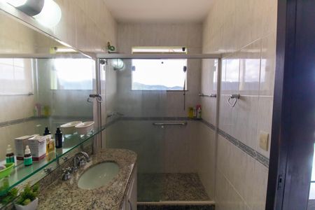 Casa à venda com 296m², 5 quartos e 3 vagasBanheiro da Suíte 1