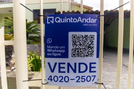 Casa à venda com 296m², 5 quartos e 3 vagasPlaquinha 