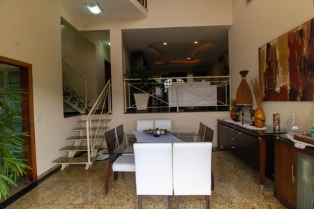 Casa à venda com 296m², 5 quartos e 3 vagasSala