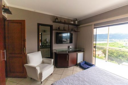 Casa à venda com 296m², 5 quartos e 3 vagasSuíte 1