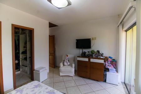 Casa à venda com 296m², 5 quartos e 3 vagasSuíte 2