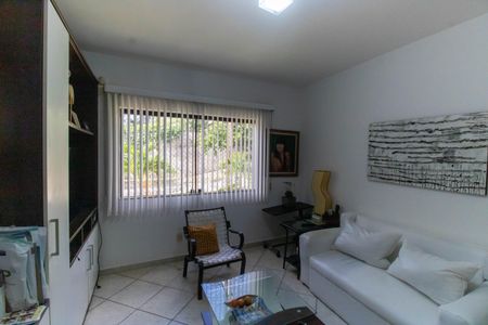 Casa à venda com 296m², 5 quartos e 3 vagasEscritório