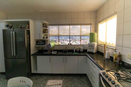 Casa à venda com 296m², 5 quartos e 3 vagasCozinha