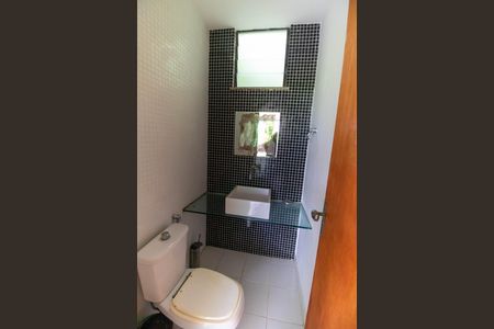 Casa à venda com 296m², 5 quartos e 3 vagasLavabo