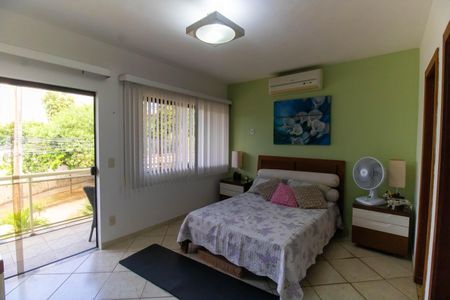 Casa à venda com 296m², 5 quartos e 3 vagasSuíte 2