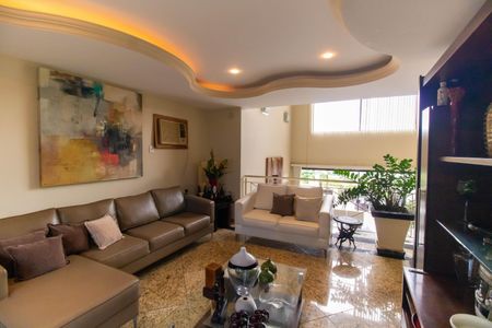 Casa à venda com 296m², 5 quartos e 3 vagasSala