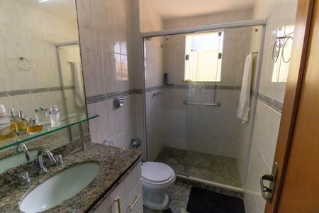 Casa à venda com 296m², 5 quartos e 3 vagasBanheiro Social