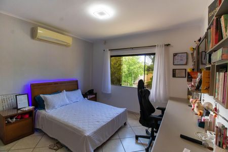 Casa à venda com 296m², 5 quartos e 3 vagasSuíte 3