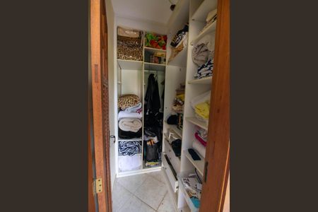 Casa à venda com 296m², 5 quartos e 3 vagasCloset da suíte 2
