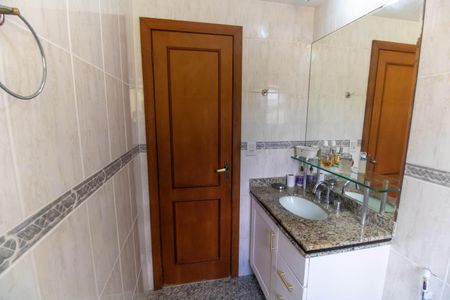Casa à venda com 296m², 5 quartos e 3 vagasBanheiro Social