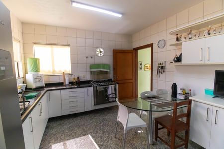 Casa à venda com 296m², 5 quartos e 3 vagasCozinha