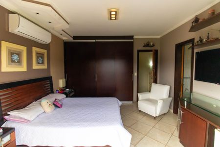 Casa à venda com 296m², 5 quartos e 3 vagasSuíte 1