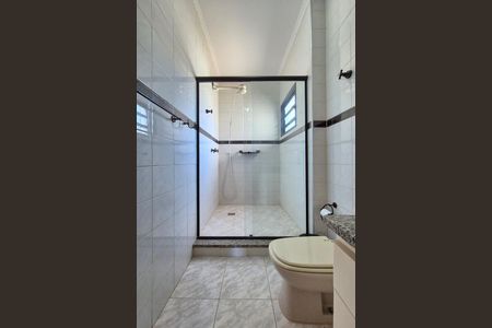 Casa à venda com 287m², 4 quartos e 4 vagas Casa à venda com 287m², 4 quartos e 4 vagasBanheiro