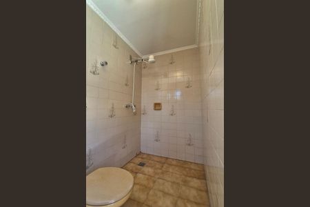 Casa à venda com 287m², 4 quartos e 4 vagas Casa à venda com 287m², 4 quartos e 4 vagasBanheiro de Serviço